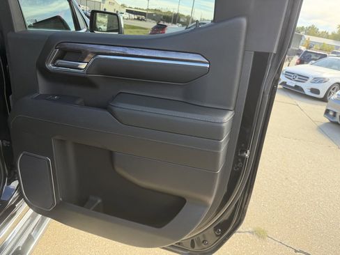 Used 2024 Chevrolet Silverado 1500 LTZ image 17