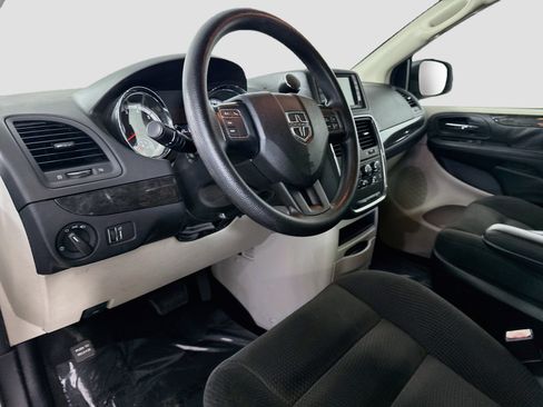 Used 2018 Dodge Grand Caravan SE w/ UConnect Hands-Free Group FWD image 23
