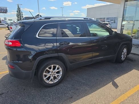 Used 2014 Jeep Cherokee Latitude w/ Cold Weather Group FWD image 7