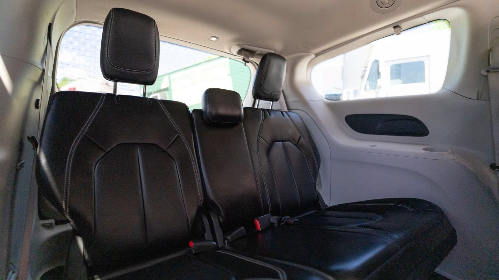 Used 2023 Chrysler Pacifica Touring-L FWD image 17
