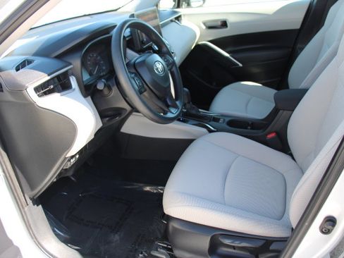 Certified 2024 Toyota Corolla Cross L image 11