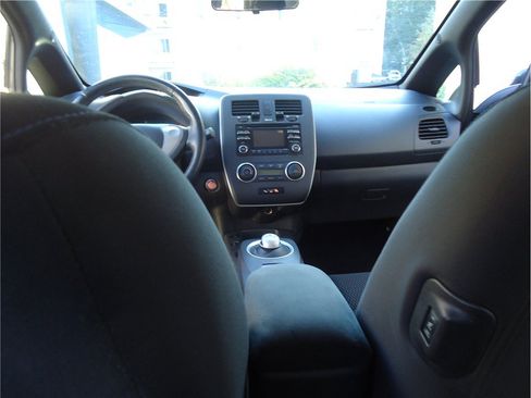 Used 2013 Nissan Leaf S w/ Charger Pkg FWD image 18