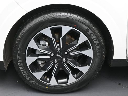 Used 2024 Kia Carnival EX FWD image 38