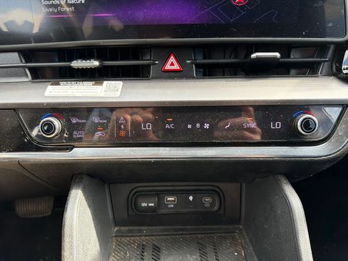 Used 2023 Kia Sportage EX AWD/4WD image 31