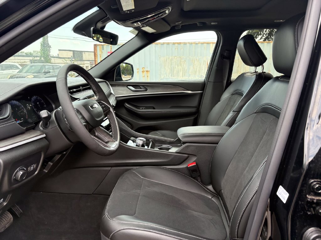 New 2026 Jeep Grand Cherokee Altitude RWD image 12