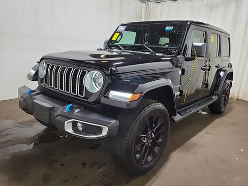 Used 2024 Jeep Wrangler Unlimited Sahara w/ Technology Group AWD/4WD image 16