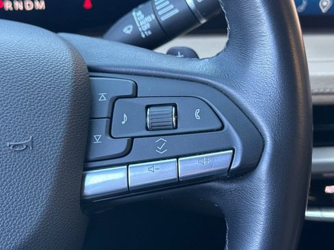 Used 2025 Cadillac XT4 Premium Luxury image 35