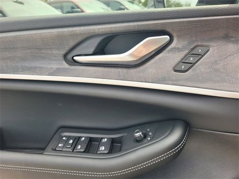 New 2025 Jeep Grand Cherokee Limited image 22