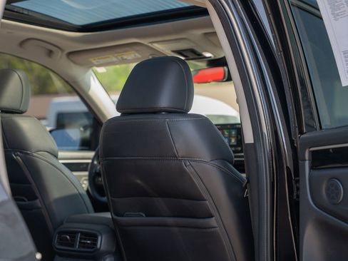 Used 2024 Honda Pilot Touring image 14