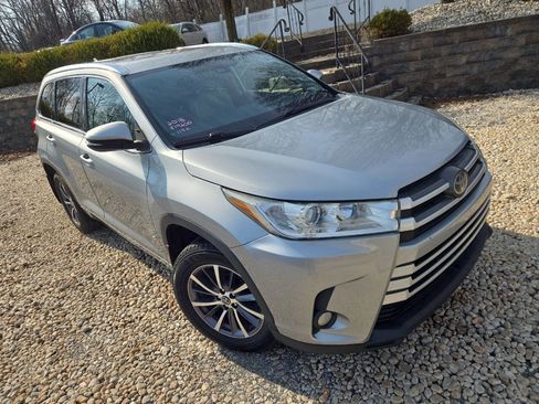 Used 2018 Toyota Highlander XLE AWD/4WD image 31