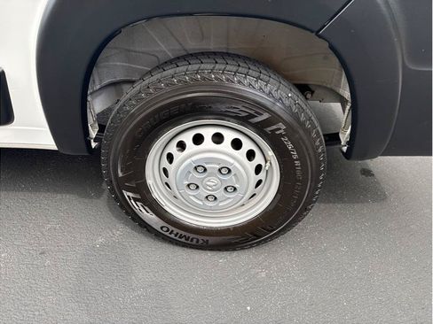 Used 2024 RAM ProMaster 2500 FWD image 10