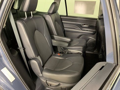 Used 2025 Toyota Grand Highlander AWD image 39
