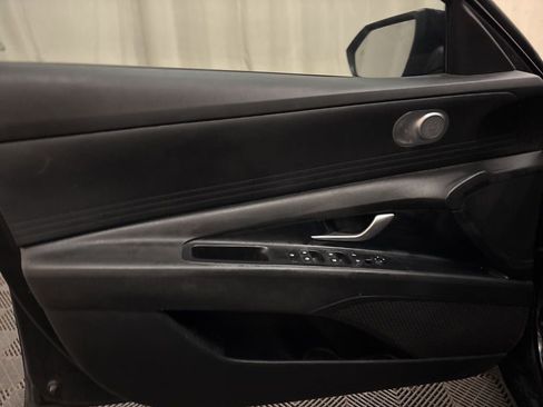 Used 2022 Hyundai Elantra SE image 10