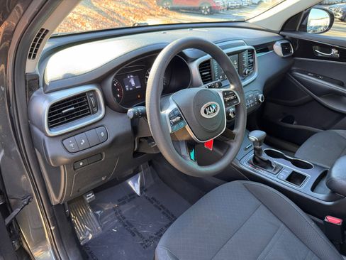 Used 2020 Kia Sorento LX image 25