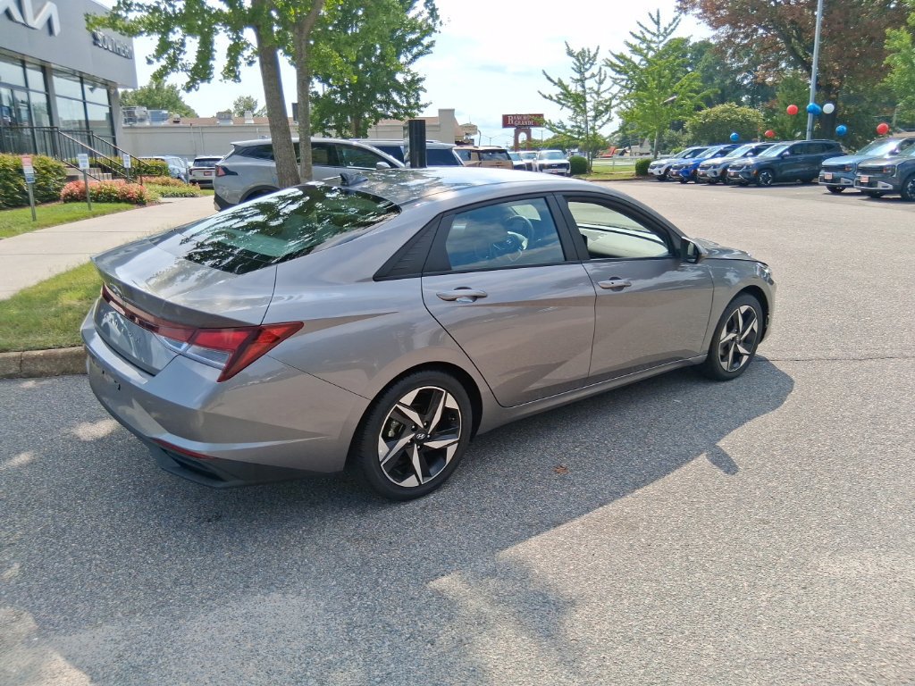 Used 2023 Hyundai Elantra SEL w/ Convenience Package FWD image 6