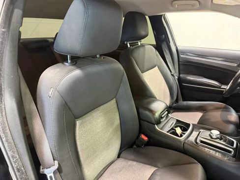 Used 2019 Chrysler 300 Touring w/ Sport Appearance Package image 25