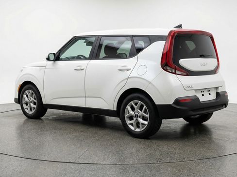 Used 2025 Kia Soul LX w/ LX Technology Package image 6