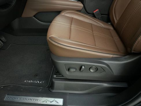 New 2026 Chevrolet Suburban High Country image 12