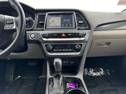 Used 2018 Hyundai Sonata Limited w/ Limited Ultimate Package 03 FWD image 10
