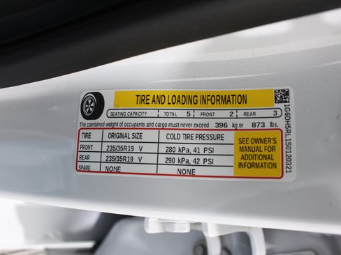 Certified 2025 Cadillac CT4 V w/ Navigation Package AWD/4WD image 38