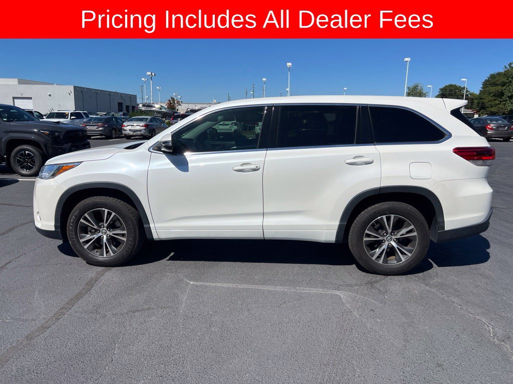 Used 2017 Toyota Highlander LE FWD image 6