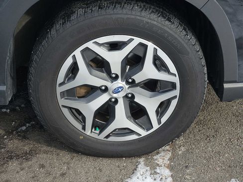 Used 2023 Subaru Forester Premium image 8