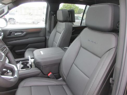 New 2026 GMC Yukon Denali w/ Denali Reserve Package AWD/4WD image 12