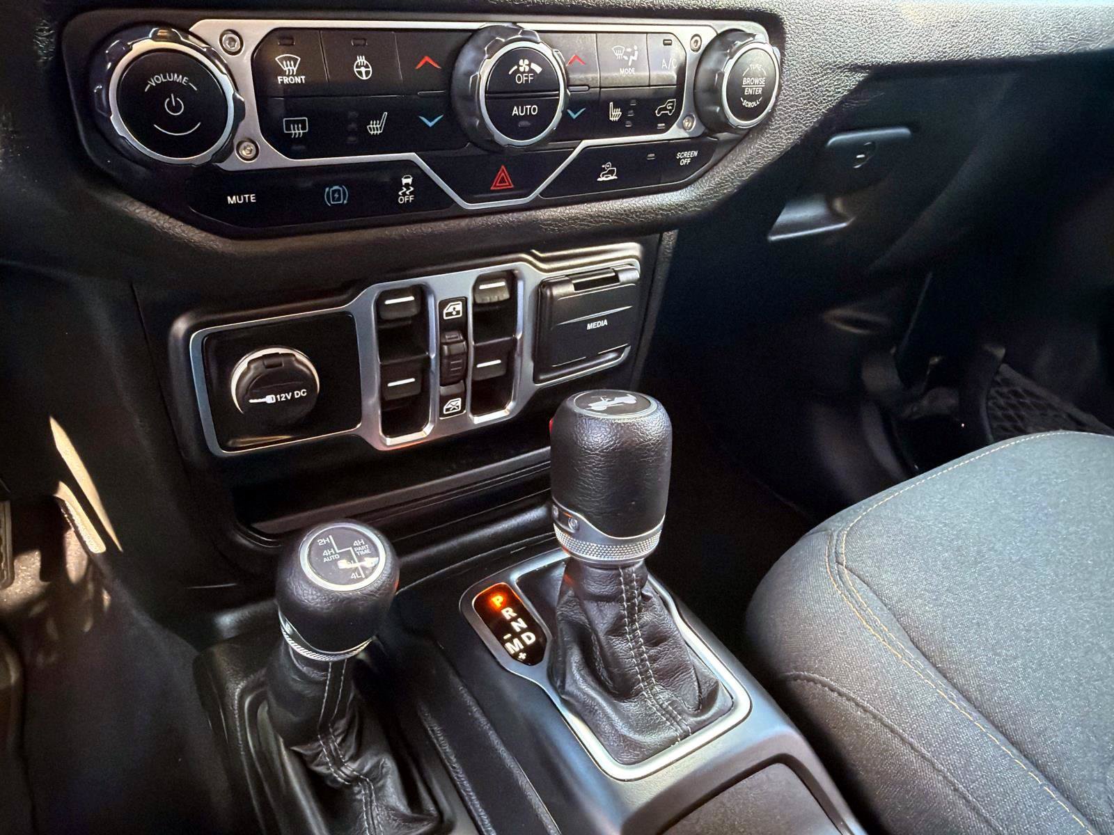 Used 2024 Jeep Wrangler Unlimited w/ Convenience Group AWD/4WD image 19