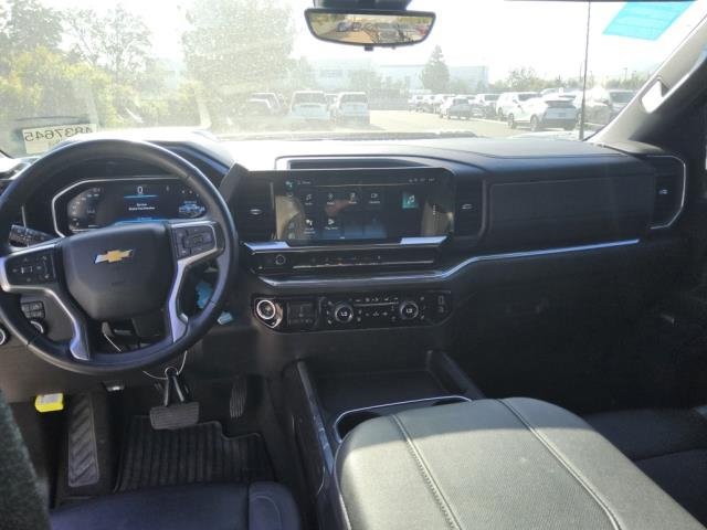 Used 2024 Chevrolet Silverado 2500 LTZ w/ LTZ Convenience Package AWD/4WD image 2