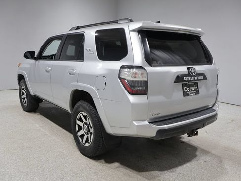Used 2020 Toyota 4Runner TRD Off-Road Premium w/ Moonroof Package AWD/4WD image 4
