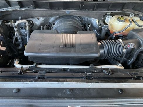 Used 2022 Chevrolet Silverado 1500 LT AWD/4WD image 9