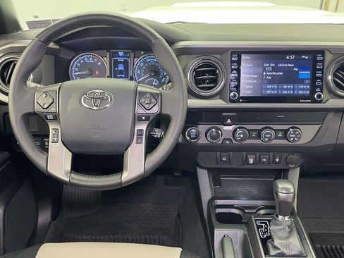 Used 2020 Toyota Tacoma TRD Sport AWD/4WD image 18