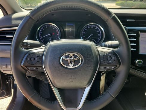 Used 2020 Toyota Camry SE FWD image 18