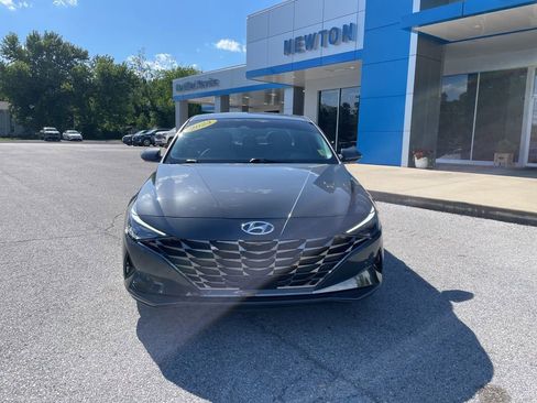 Used 2023 Hyundai Elantra Limited FWD image 2