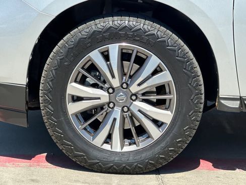 Used 2019 Nissan Pathfinder SL image 12