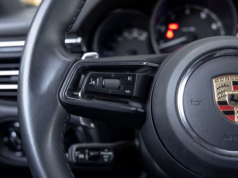 Certified 2023 Porsche Macan AWD/4WD image 29
