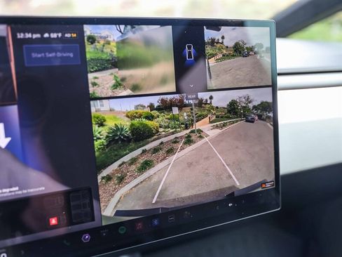 Used 2024 Tesla Cybertruck AWD Crew Cab image 34