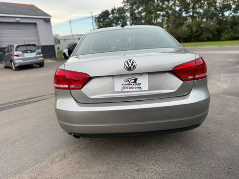 Used 2013 Volkswagen Passat 2.5 SE FWD image 4
