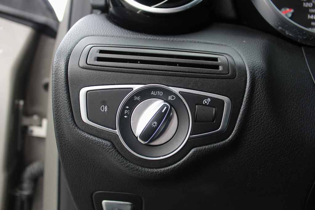 Used 2019 Mercedes-Benz GLC 300 4MATIC image 14