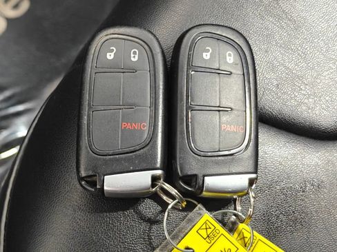 Used 2019 Jeep Cherokee Trailhawk AWD/4WD image 11