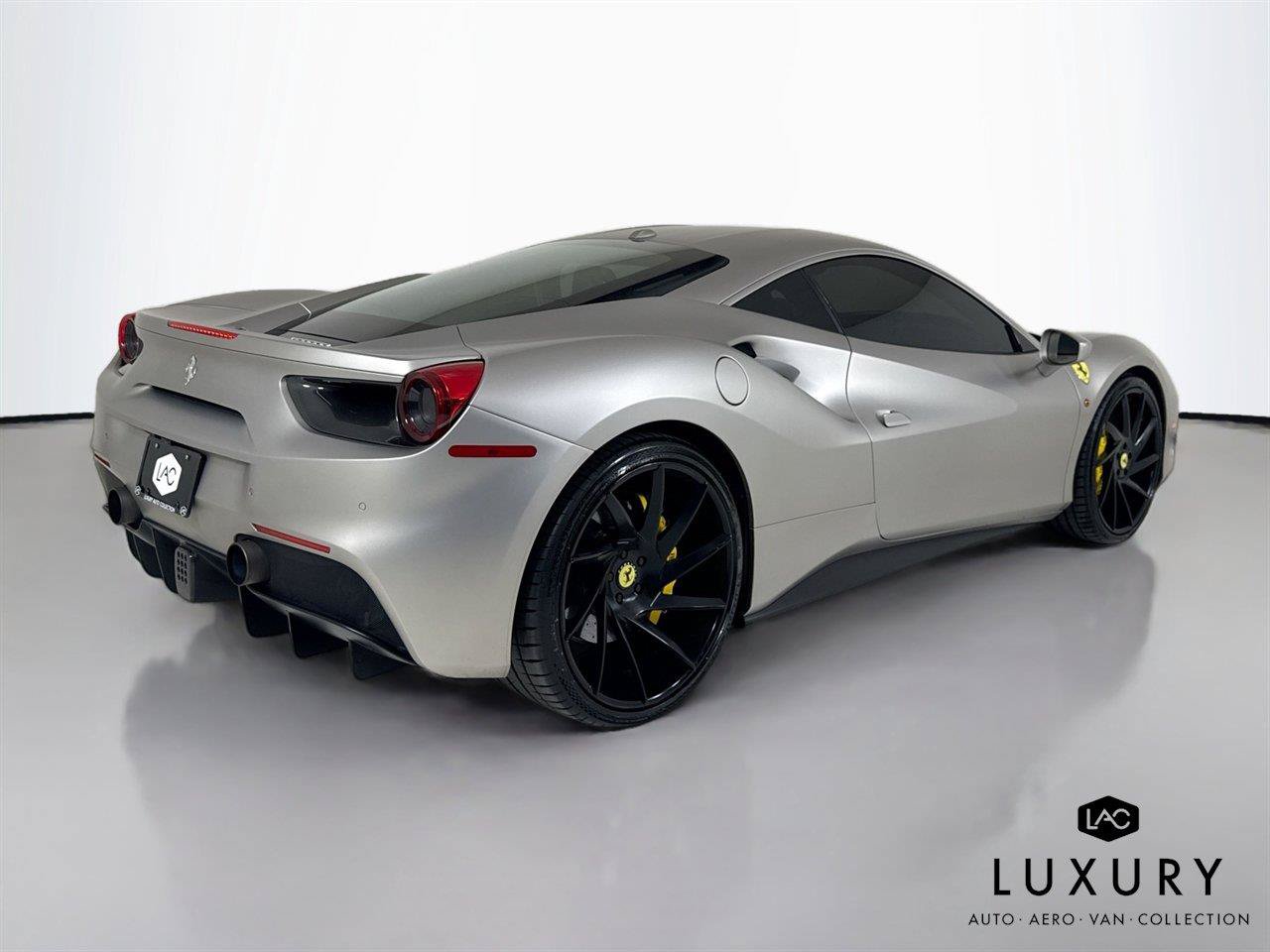 Used 2016 Ferrari 488 GTB RWD image 6