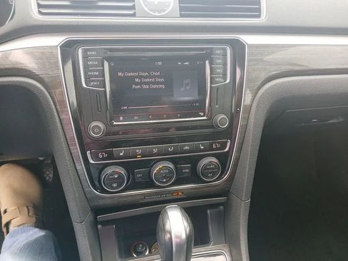 Used 2016 Volkswagen Passat 1.8T SE image 11