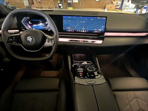 Used 2026 BMW i5 eDrive40 w/ Premium Package image 5