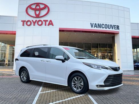 Certified 2024 Toyota Sienna XLE image 1