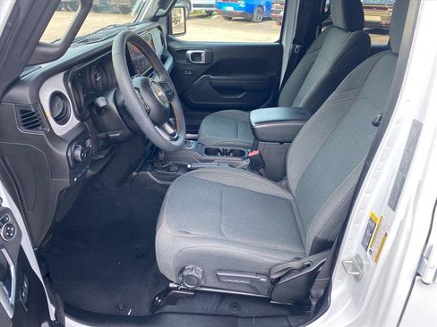 Used 2024 Jeep Wrangler Unlimited w/ Convenience Group AWD/4WD image 9
