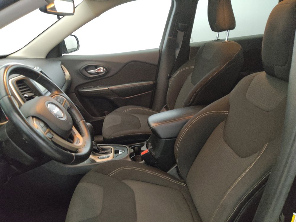 Used 2015 Jeep Cherokee Latitude AWD/4WD image 17