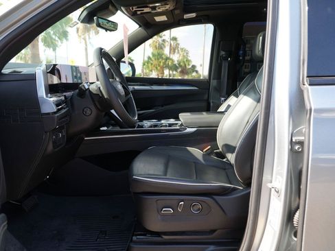 Used 2025 Cadillac Escalade Sport w/ Touring Package AWD/4WD image 17