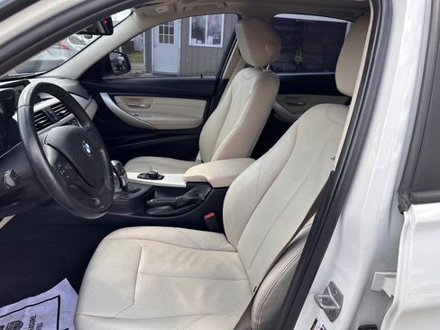 Used 2018 BMW 320i Sedan RWD image 2