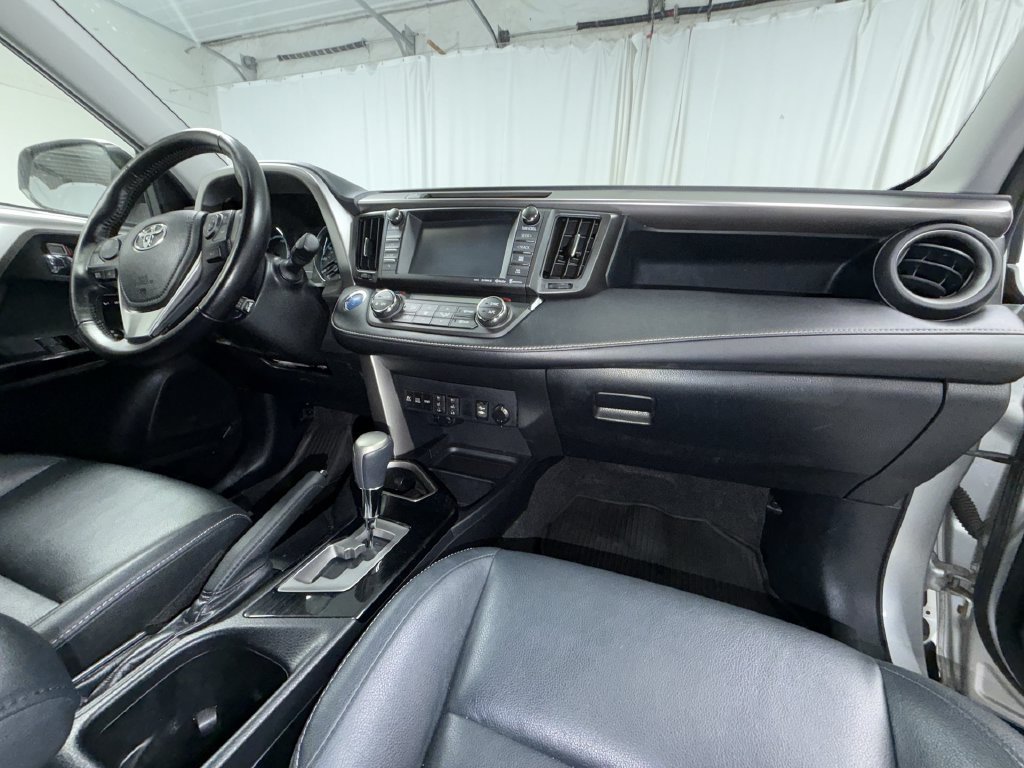 Used 2016 Toyota RAV4 Limited AWD/4WD image 18