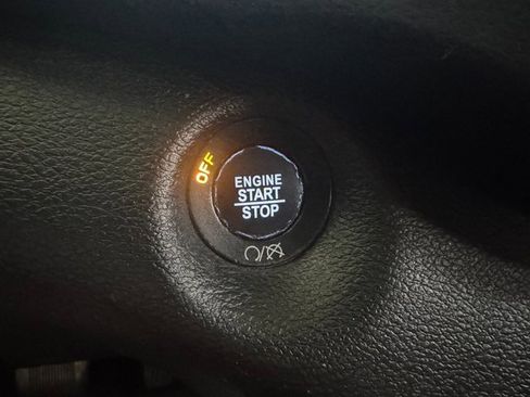 Used 2019 Jeep Cherokee Latitude Plus image 11